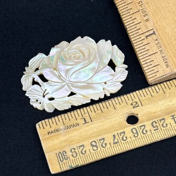 Vintage Mother of Pearl Shimmery Ivory Roses Carved Floral Brooch 1940’s-1950’s - Picture 7 of 8